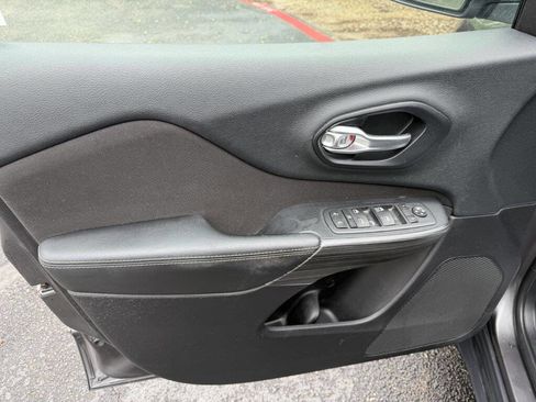 Used 2015 Jeep Cherokee Latitude image 11