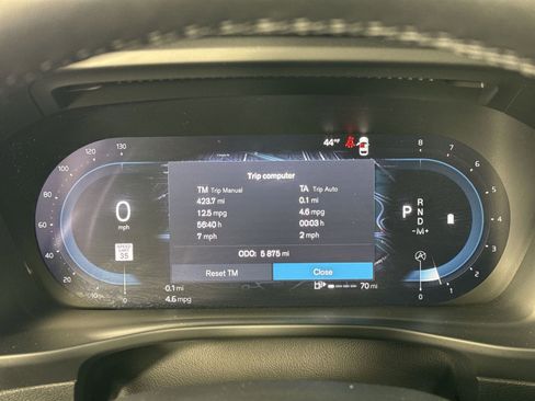 Used 2025 Volvo XC40 B5 Core image 16