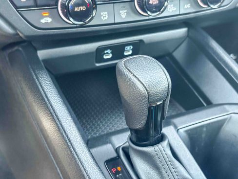Certified 2025 Honda Accord SE image 25