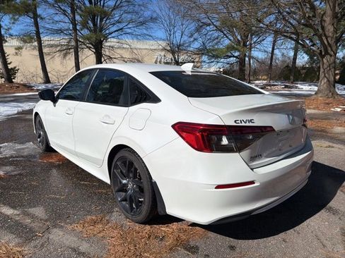 Used 2023 Honda Civic Sport image 8