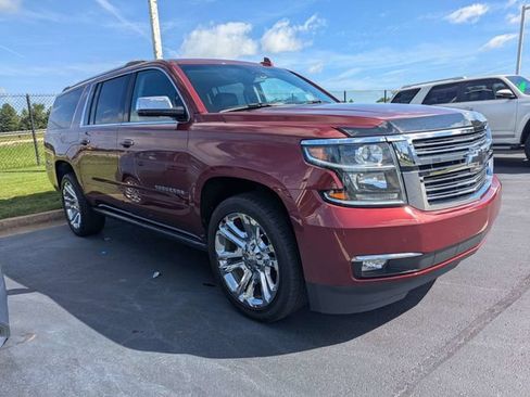 Used 2020 Chevrolet Suburban Premier w/ Premier Plus Edition AWD/4WD image 2