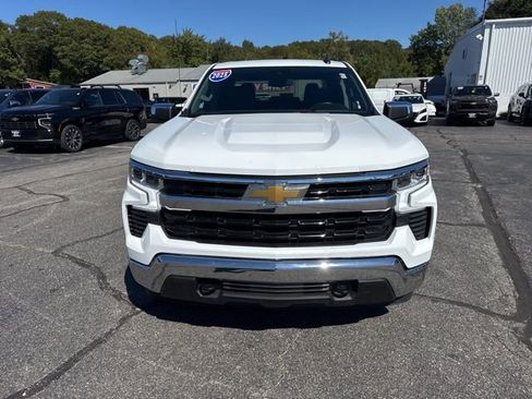Used 2025 Chevrolet Silverado 1500 LT AWD/4WD image 3