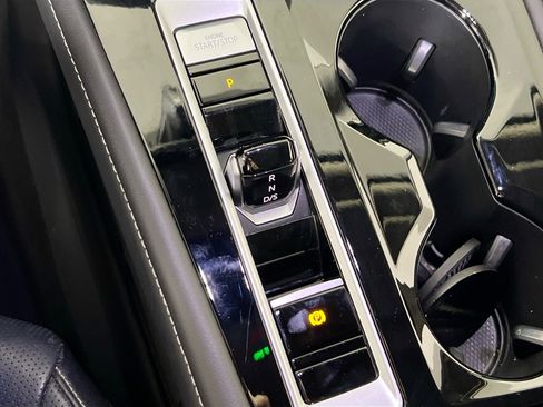 Used 2024 Volkswagen Atlas SEL image 17