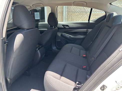 Used 2025 Nissan Altima 2.5 SV FWD image 27