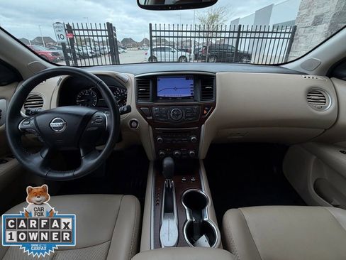 Used 2017 Nissan Pathfinder Platinum w/ Family Entertainment Package image 31