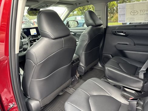 New 2026 Toyota Highlander XLE image 26