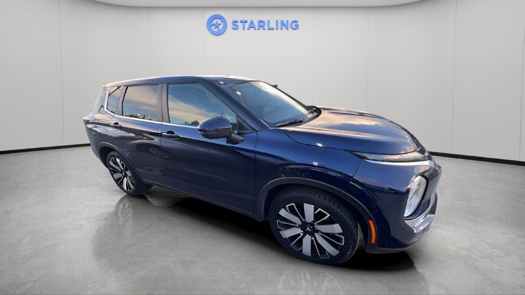 Used 2025 Mitsubishi Outlander SE FWD image 5