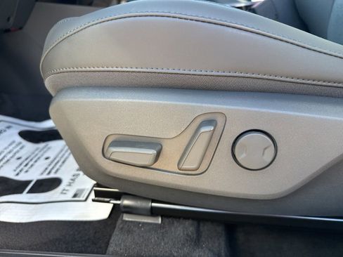 New 2025 Kia Niro EX w/ EX Cold Weather Package image 23