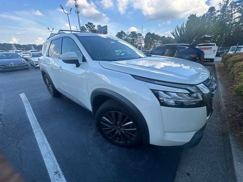 Used 2023 Nissan Pathfinder SL w/ SL Premium Package AWD/4WD image 4