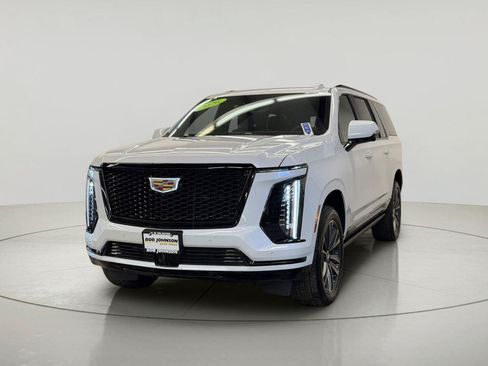Used 2026 Cadillac Escalade ESV Sport AWD/4WD image 4