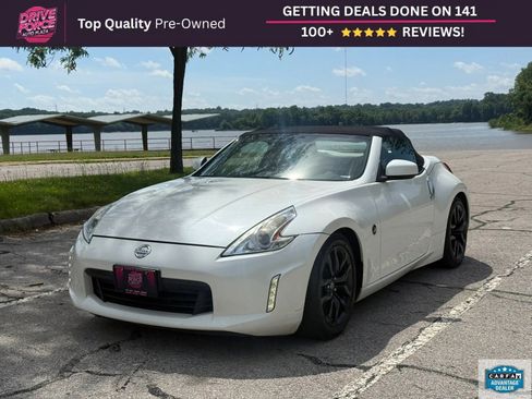 Used 2017 Nissan 370Z Touring RWD image 1