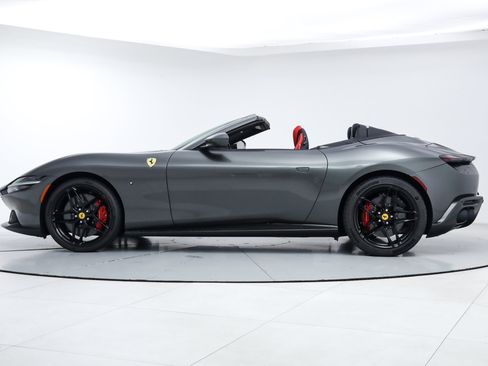 Certified 2025 Ferrari Roma Spider RWD image 4