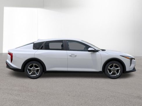 New 2026 Kia K4 LXS FWD image 7