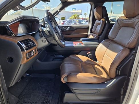 Used 2022 Lincoln Navigator Reserve image 15