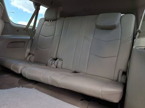 Used 2019 Cadillac Escalade ESV Luxury AWD/4WD image 10