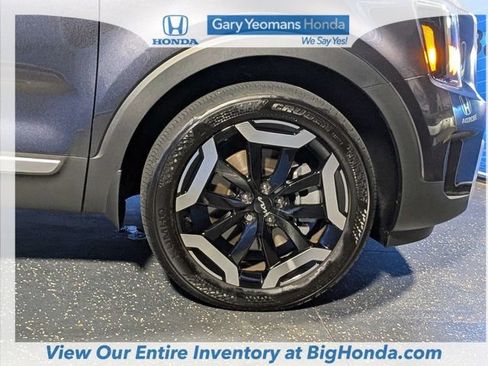 Used 2025 Kia Telluride S FWD image 13