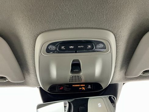 Used 2021 Volvo XC40 T5 Momentum w/ Premium Package image 13