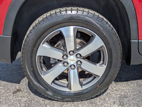 Used 2019 Chevrolet Traverse LT w/ LT Premium Package FWD image 9