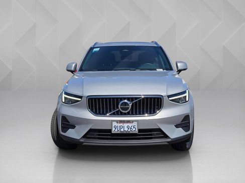 Used 2025 Volvo XC40 B5 Core AWD/4WD image 3