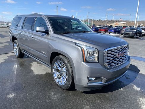 Used 2020 GMC Yukon XL Denali w/ Denali Premium Package image 2