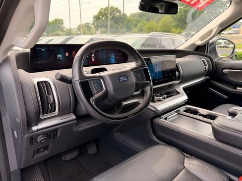 Used 2025 Ford Expedition Platinum AWD/4WD image 11