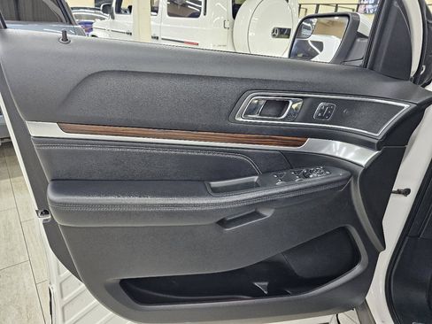 Used 2017 Ford Explorer Limited image 43