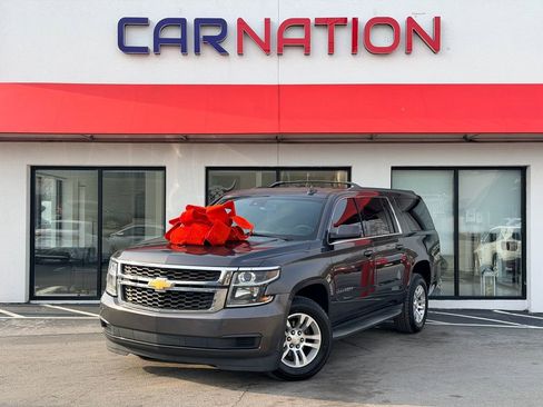 Used 2015 Chevrolet Suburban LT image 2