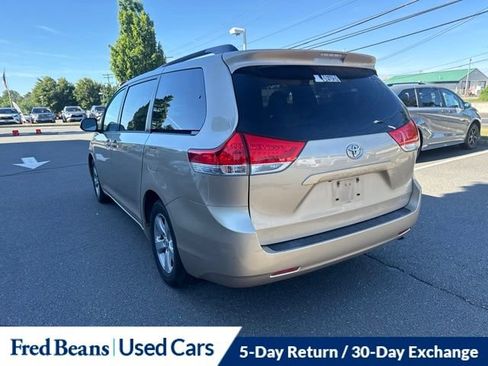 Used 2014 Toyota Sienna LE FWD image 10
