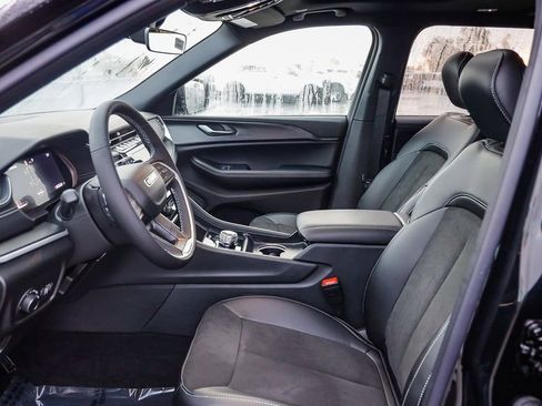 New 2025 Jeep Grand Cherokee L Altitude image 19