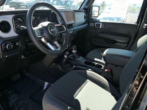 Used 2025 Jeep Wrangler Sahara 4xe image 13