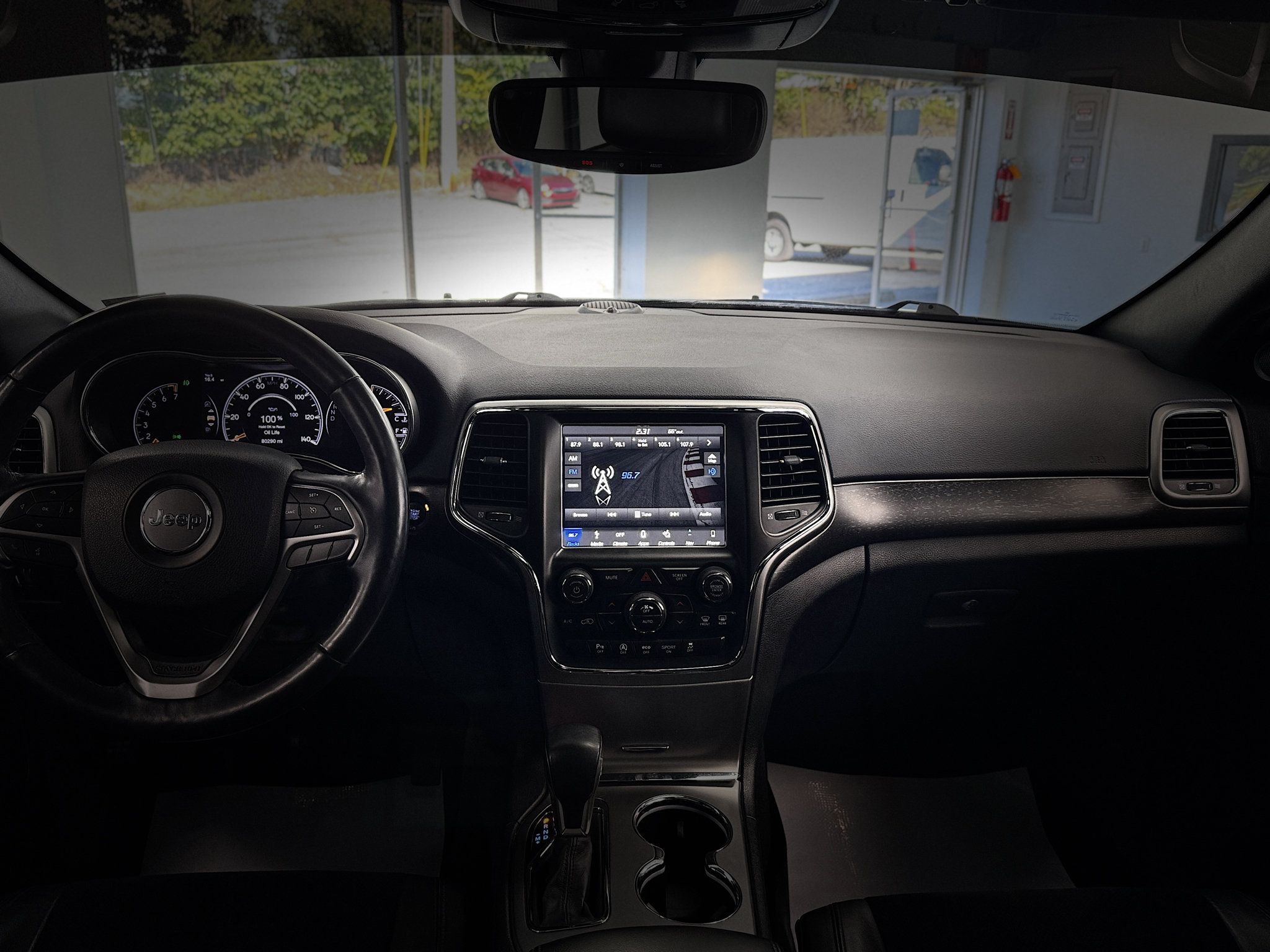 Used 2018 Jeep Grand Cherokee Altitude AWD/4WD image 19