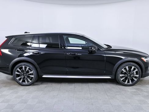 Certified 2024 Volvo V60 B5 Cross Country Ultimate image 29