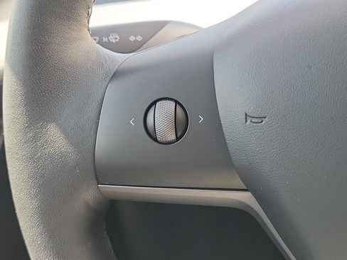 Used 2023 Tesla Model Y Long Range AWD/4WD image 9