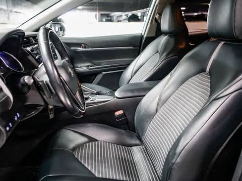 Certified 2019 Toyota Camry SE image 17