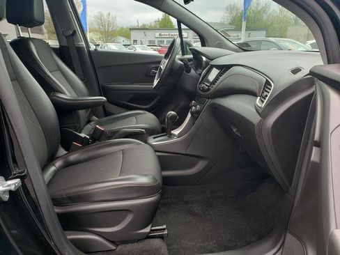 Used 2021 Chevrolet Trax LT w/ LT Convenience Package AWD/4WD image 18