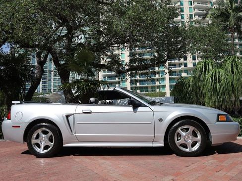 Used 2004 Ford Mustang Convertible image 28