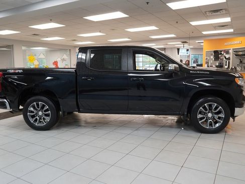 Used 2023 Chevrolet Silverado 1500 LT AWD/4WD image 12