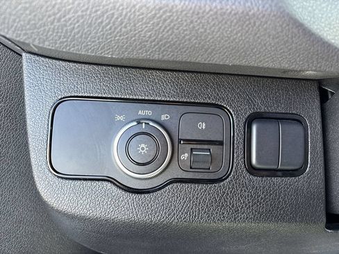 Used 2025 Mercedes-Benz Sprinter 2500 image 18