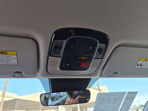 Used 2025 Hyundai Tucson SE image 15