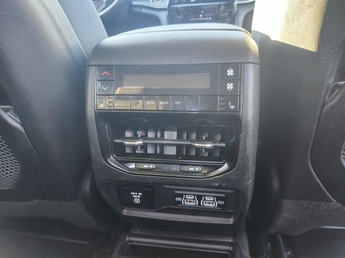 Used 2022 Jeep Grand Cherokee L Limited image 14