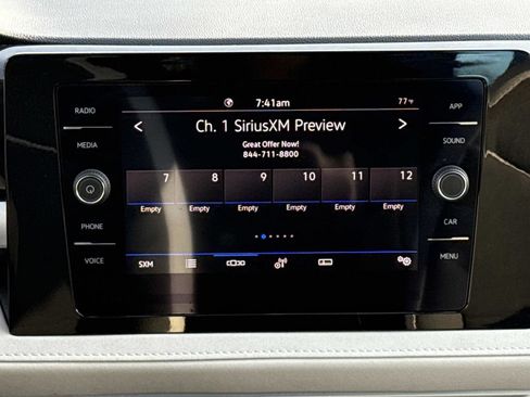 Used 2025 Volkswagen Taos SE w/ Panoramic Sunroof Package FWD image 14
