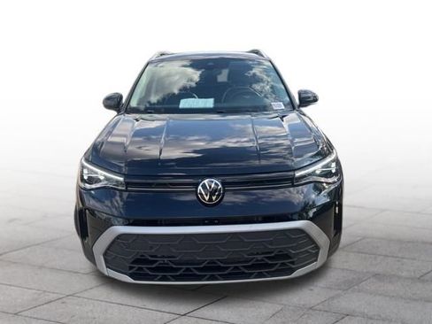 Used 2025 Volkswagen Taos SE image 2