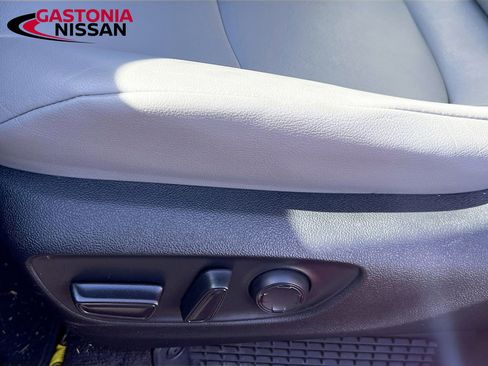 Used 2025 Toyota Sienna XLE image 26