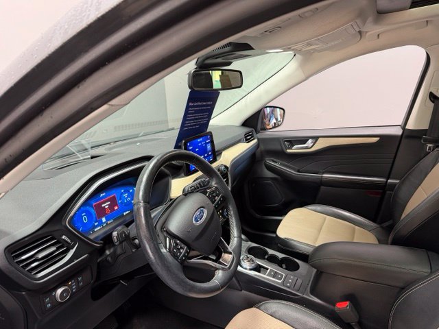 Used 2021 Ford Escape Titanium w/ Titanium Elite Package AWD/4WD image 17