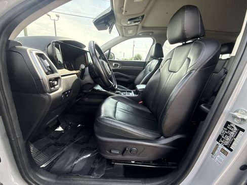 Used 2022 Kia Sorento EX w/ Panoramic Sunroof Package FWD image 11