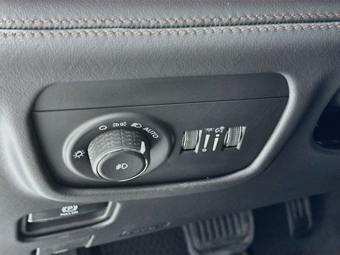 Used 2026 Jeep Grand Cherokee L Summit w/ Obsidian Package AWD/4WD image 11