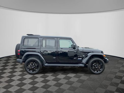 Used 2023 Jeep Wrangler Unlimited Sahara w/ Cold Weather Group AWD/4WD image 8