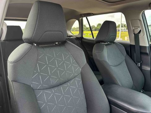 Used 2025 Toyota RAV4 XLE w/ Convenience Package FWD image 24