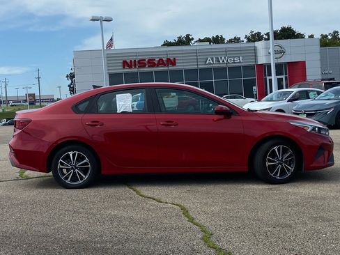 Used 2022 Kia Forte LXS FWD image 2