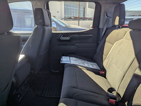 Used 2025 GMC Sierra 1500 SLE image 10